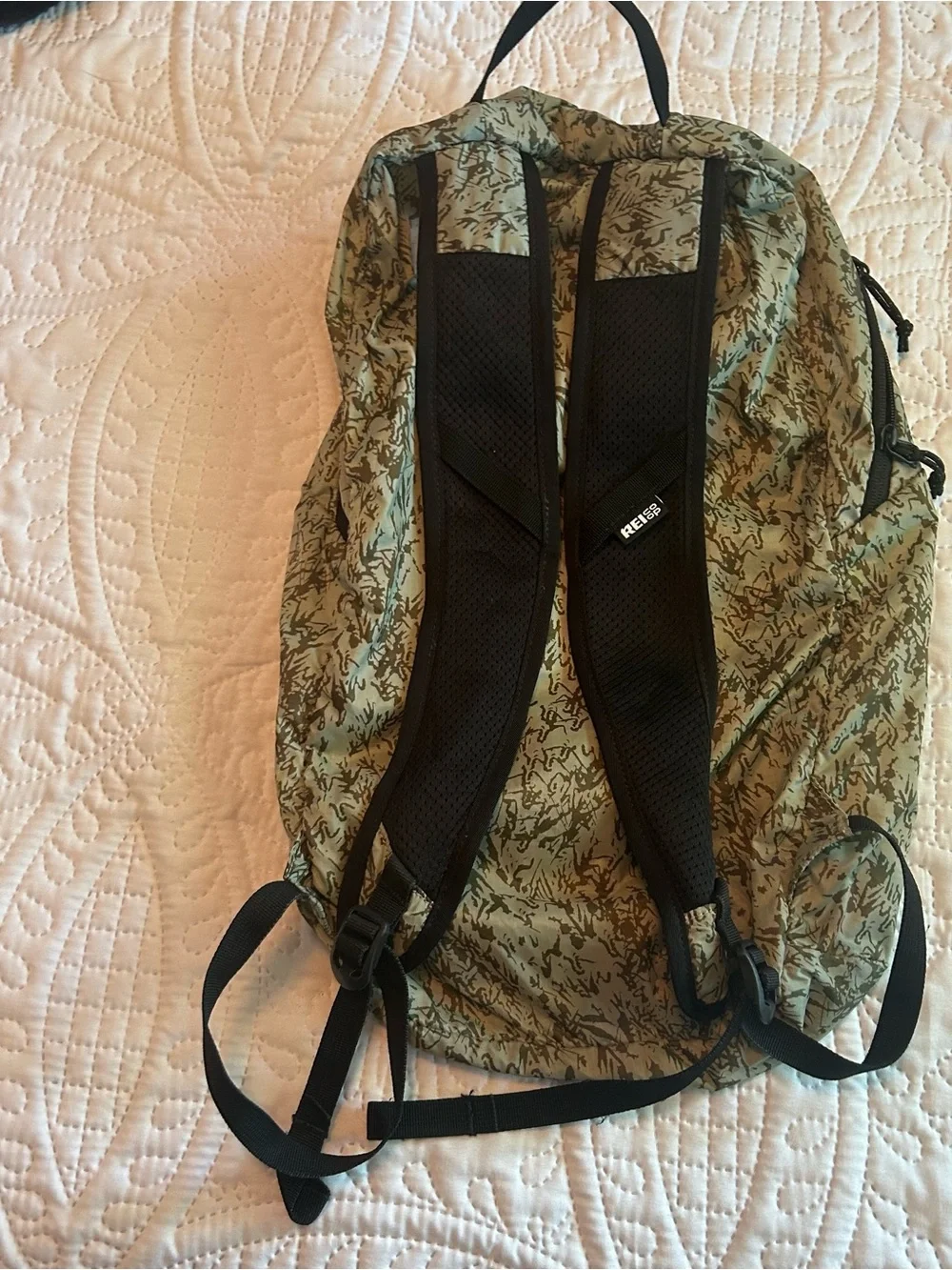 REI Green Camouflage Lightweight Stuff Travel Bag